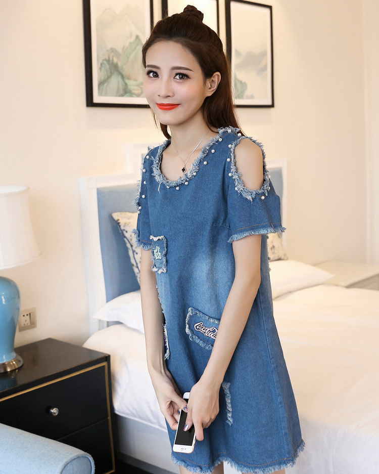 ĐẦM JEAN SUÔNG KHOÉT VAI THÊU CHỮ COCACOLA